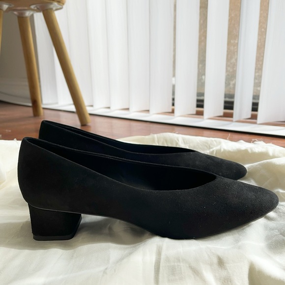 Everlane The V Black Suede Heels -see size note! - Picture 5 of 10